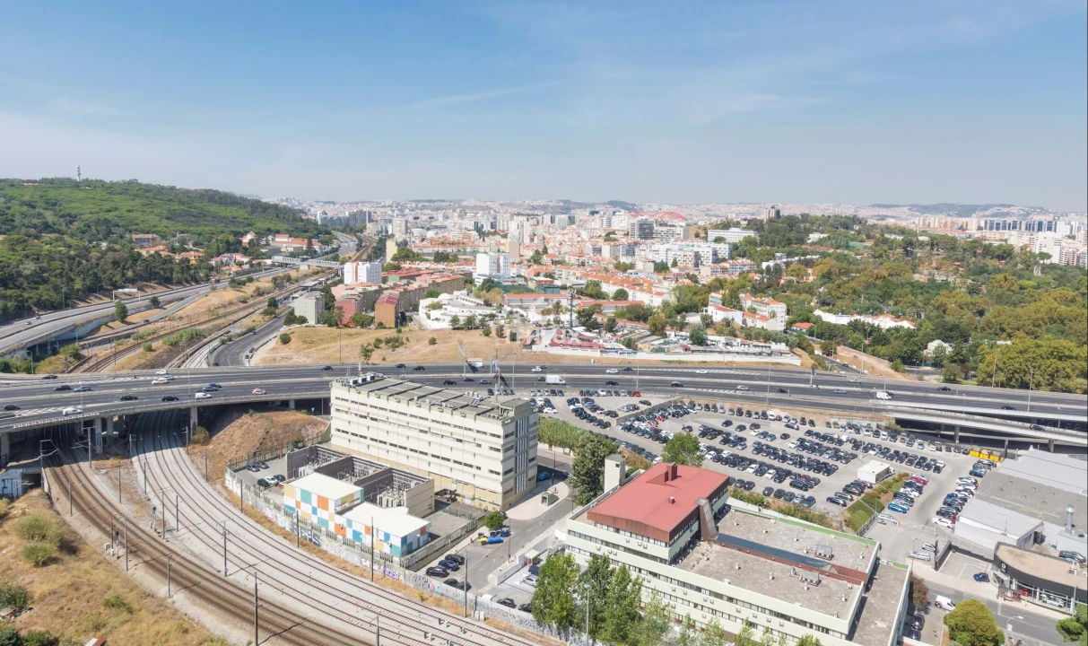 Apartamento T5 para Arrendamento em Campolide Foto 18