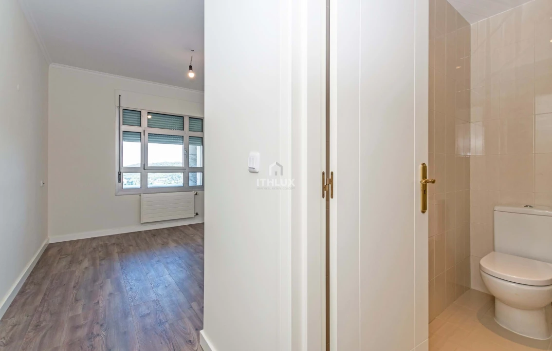 Apartamento T5 para Arrendamento em Campolide Foto 33