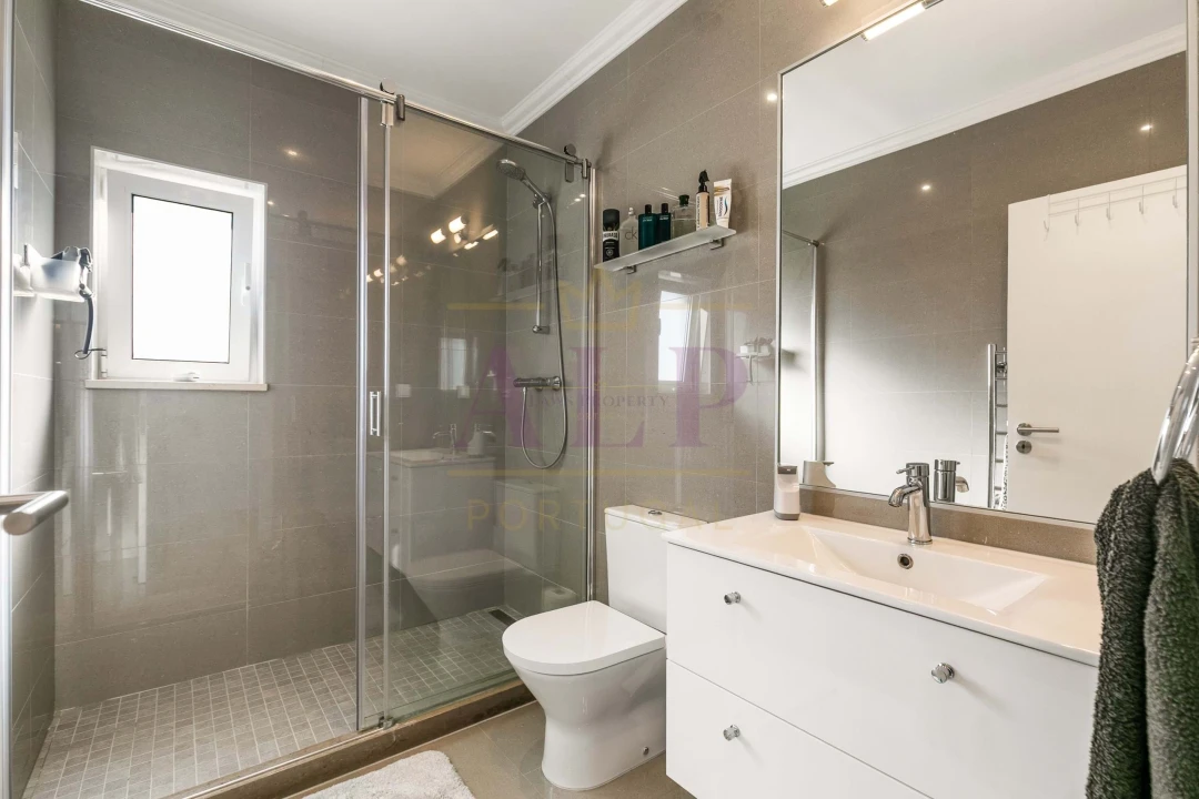 Moradia T4 para Venda em Lagos (São Sebastião e Santa Maria) Foto 25