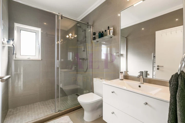 Moradia T4 para Venda em Lagos (São Sebastião e Santa Maria) Foto 25