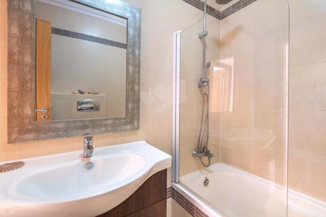 Apartamento T2 para Venda em Olhão Foto 24