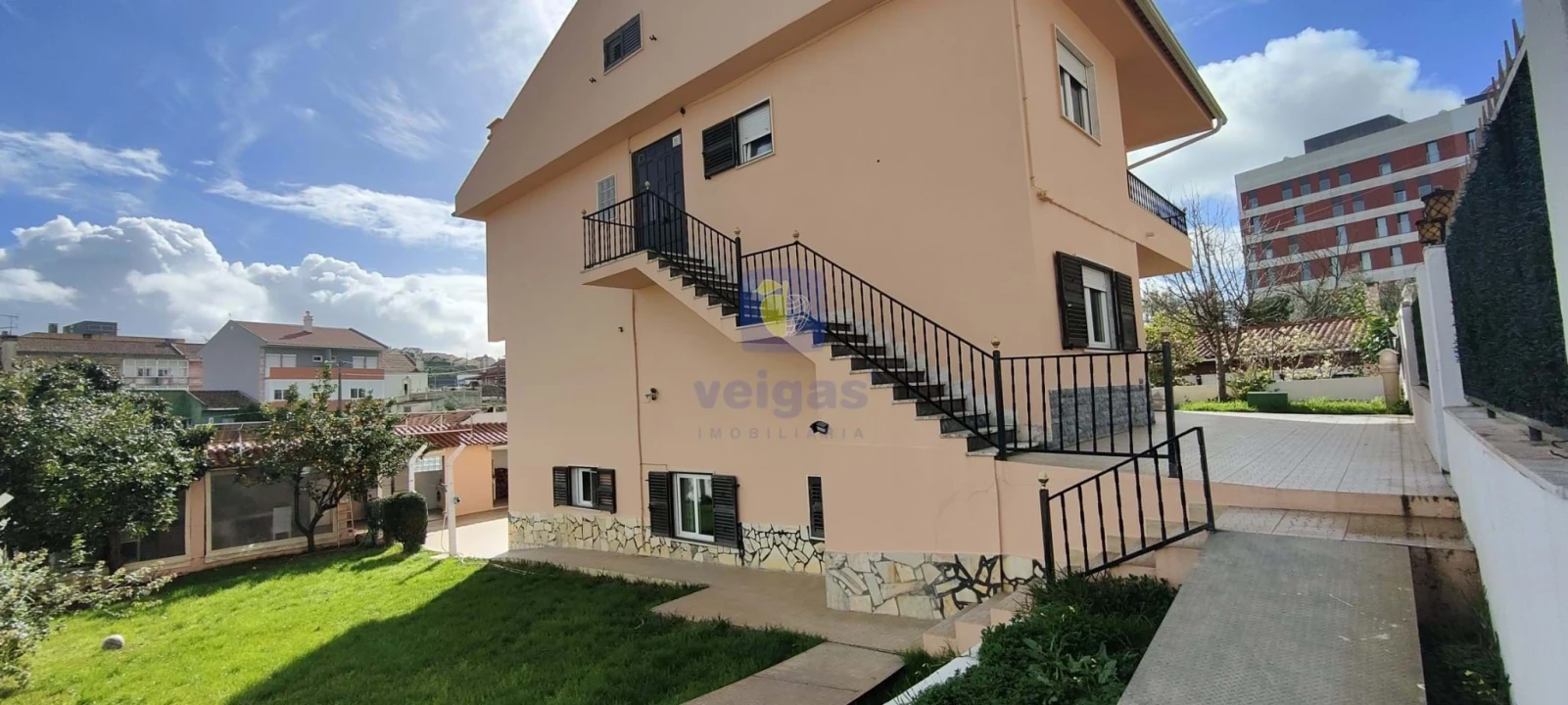 Moradia T6 para Venda em Ramada e Caneças Foto 1