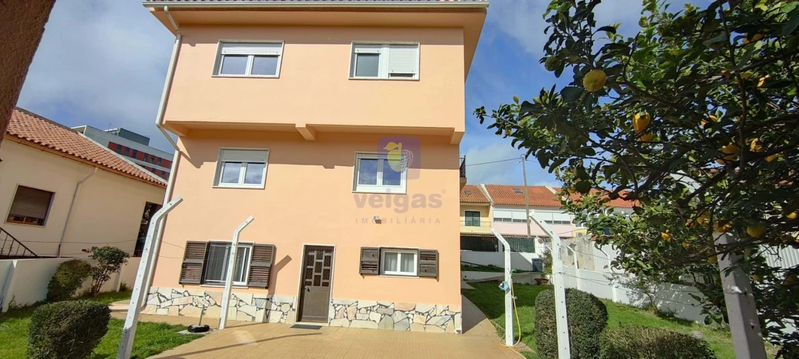 Moradia T6 para Venda em Ramada e Caneças Foto 3