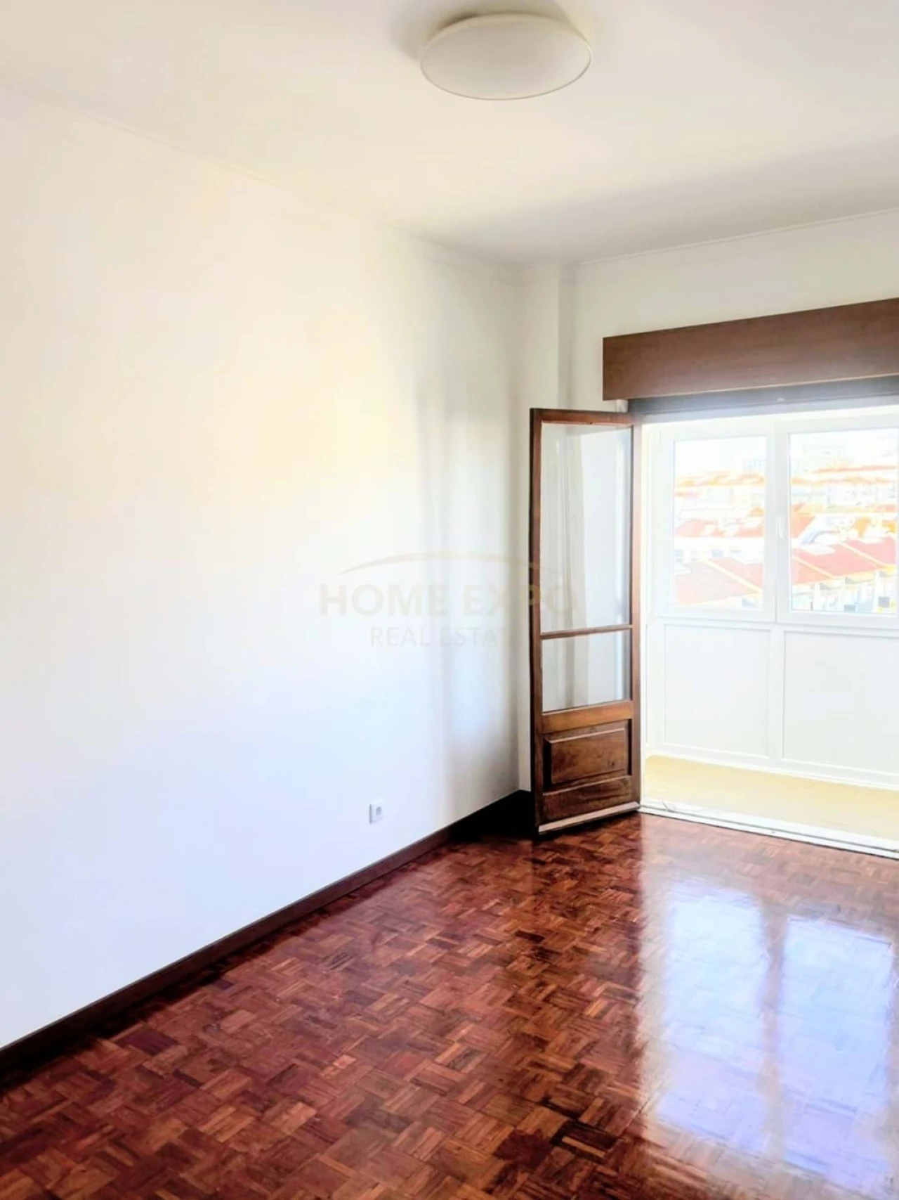 Apartamento T2 para Arrendamento em Corroios Foto 9