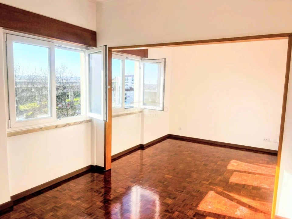 Apartamento T2 para Arrendamento em Corroios Foto 2