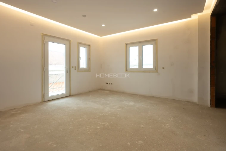 Moradia T4 para Venda em Charneca de Caparica e Sobreda Foto 18