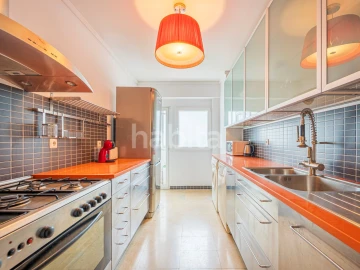 Apartamento T2 para Arrendamento em Penha de França