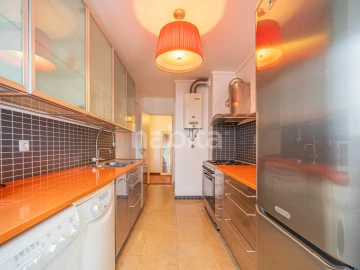 Apartamento T2 para Arrendamento em Penha de França