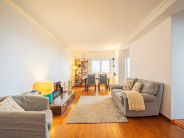 Apartamento T2 para Arrendamento em Penha de França