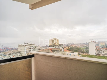 Apartamento T2 para Arrendamento em Penha de França