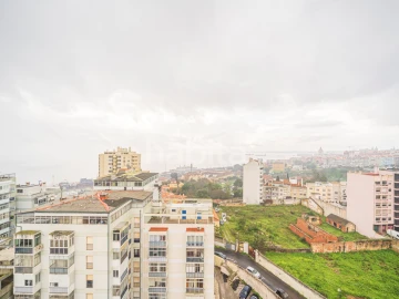 Apartamento T2 para Arrendamento em Penha de França