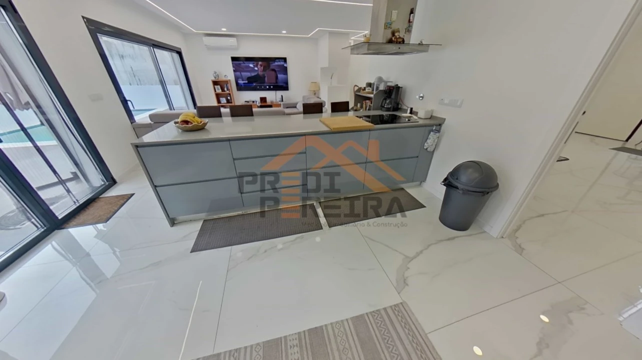 Moradia T3 para Venda em Pontinha e Famões Foto 10