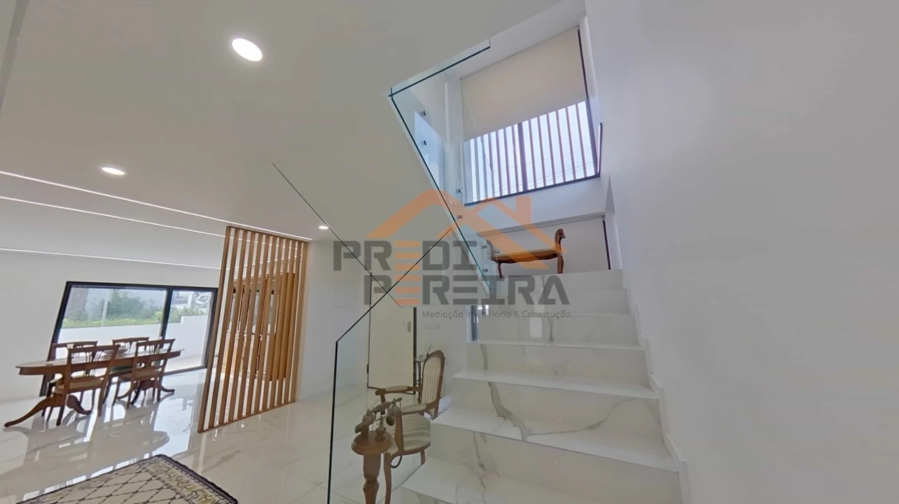 Moradia T3 para Venda em Pontinha e Famões Foto 22