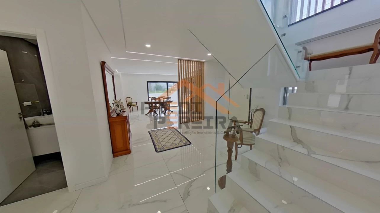 Moradia T3 para Venda em Pontinha e Famões Foto 21