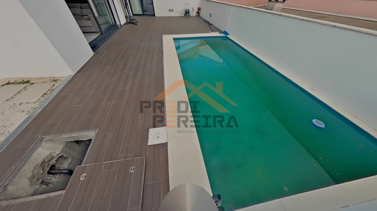 Moradia T3 para Venda em Pontinha e Famões Foto 14