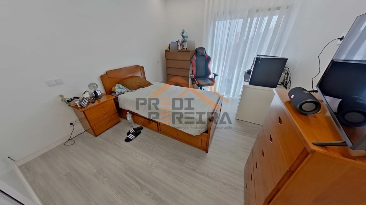 Moradia T3 para Venda em Pontinha e Famões Foto 33