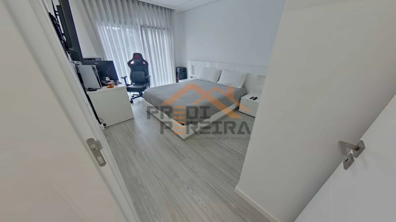 Moradia T3 para Venda em Pontinha e Famões Foto 37