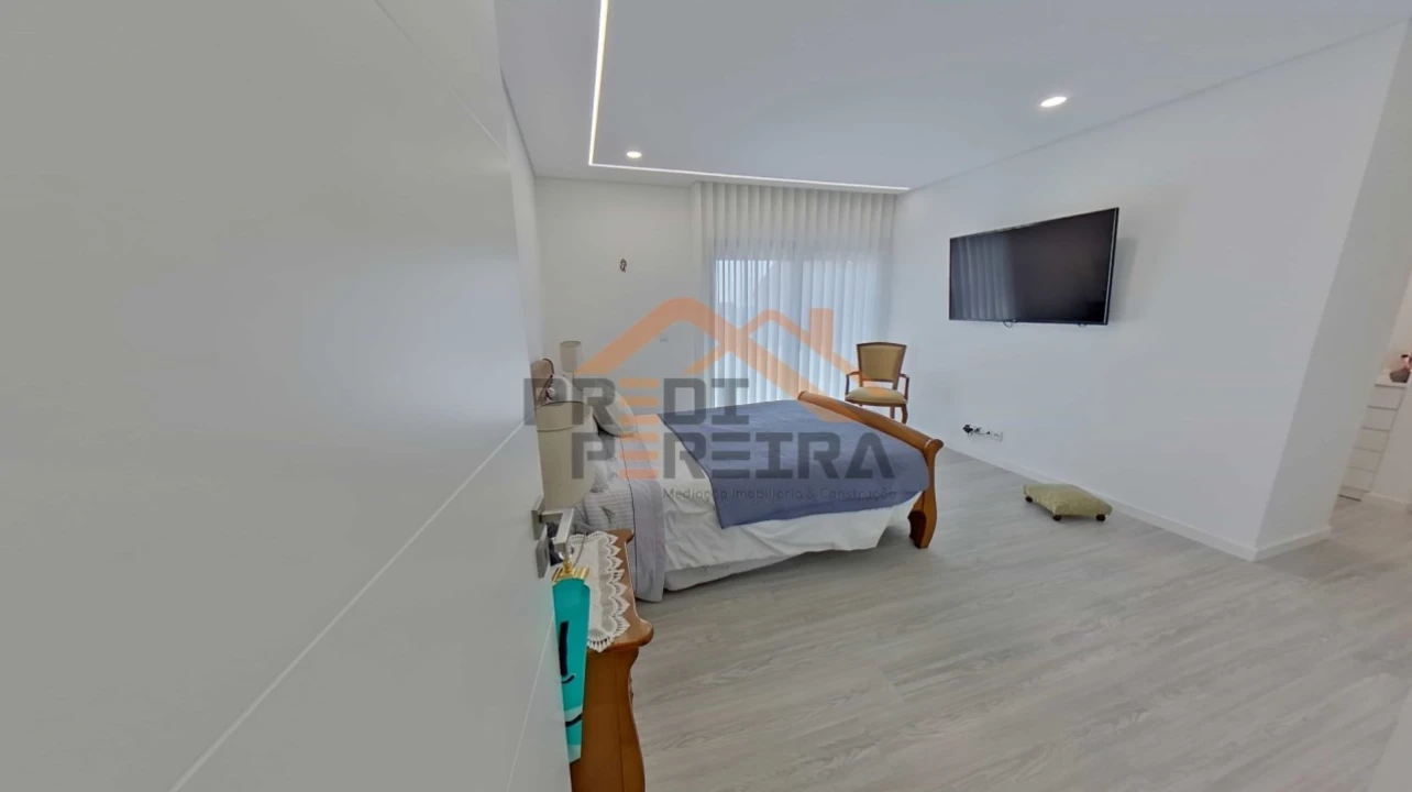 Moradia T3 para Venda em Pontinha e Famões Foto 43