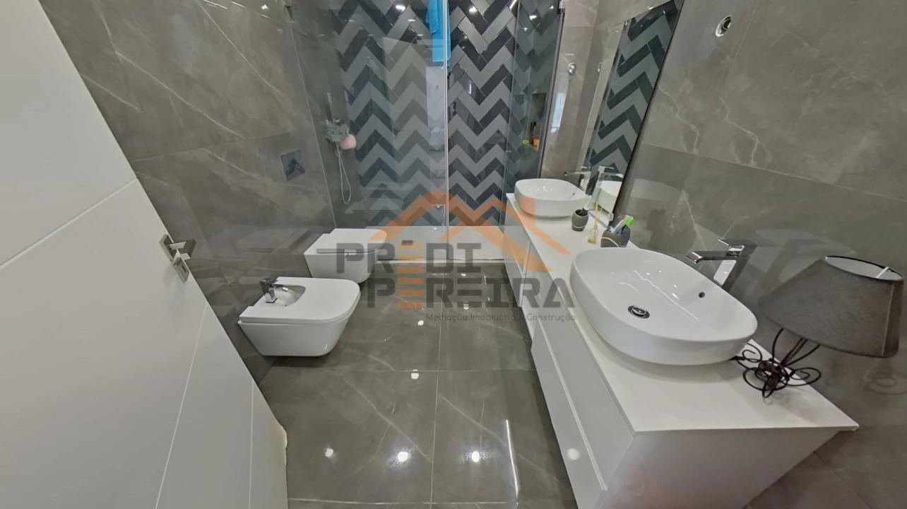 Moradia T3 para Venda em Pontinha e Famões Foto 29