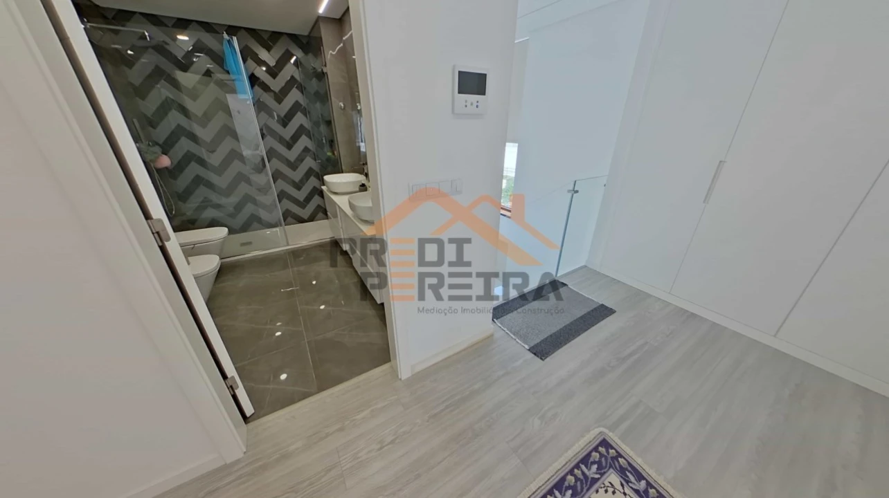 Moradia T3 para Venda em Pontinha e Famões Foto 31