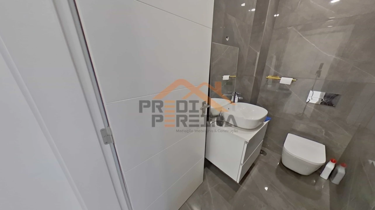 Moradia T3 para Venda em Pontinha e Famões Foto 20