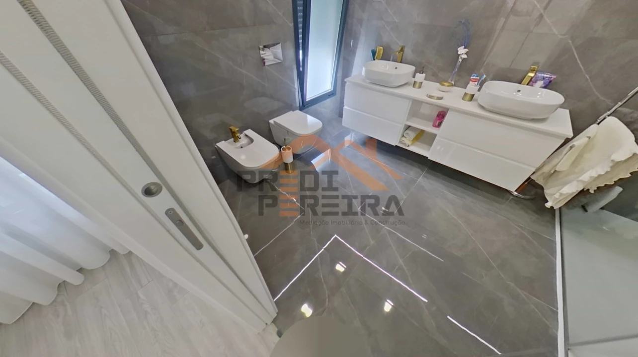 Moradia T3 para Venda em Pontinha e Famões Foto 47