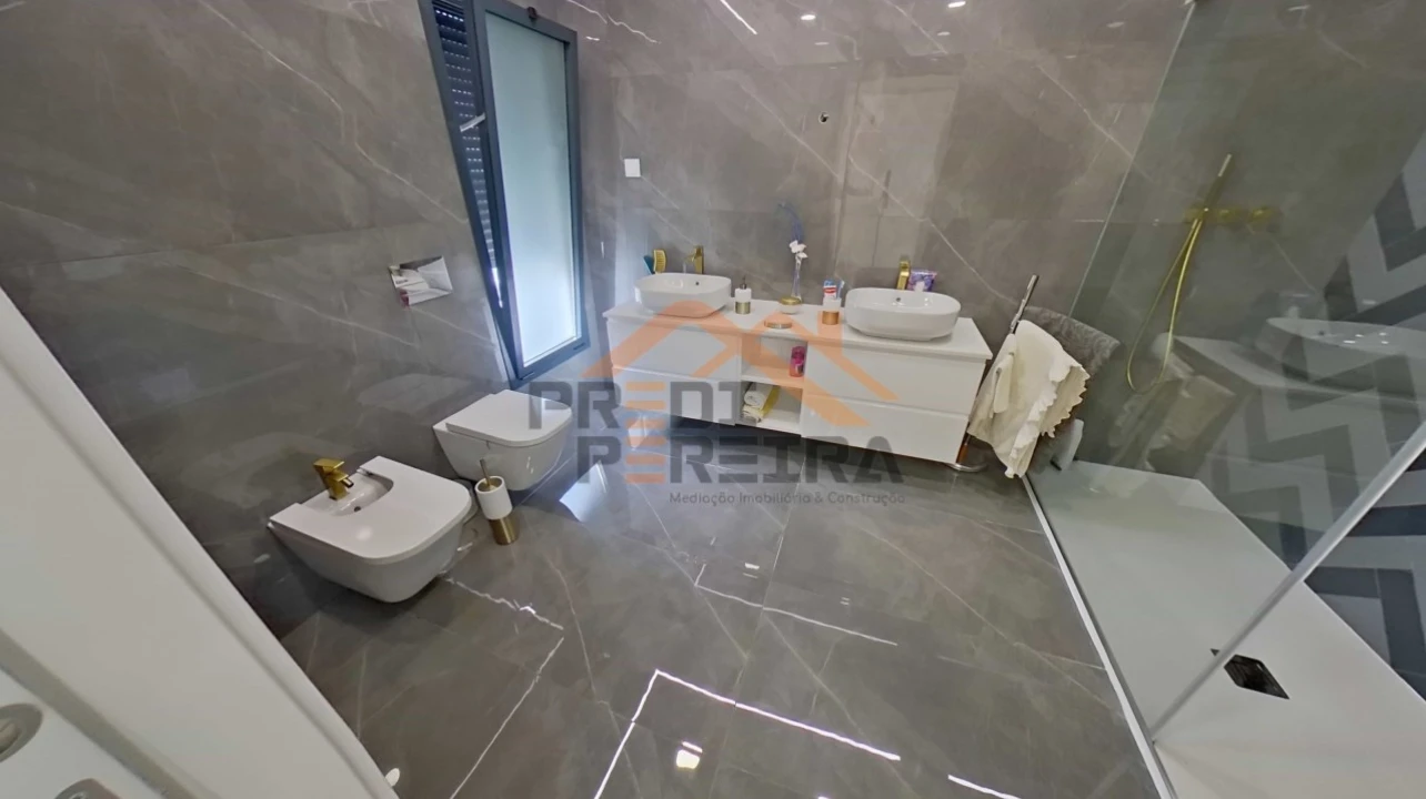 Moradia T3 para Venda em Pontinha e Famões Foto 30