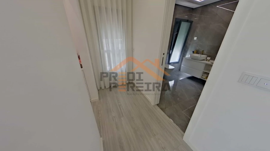 Moradia T3 para Venda em Pontinha e Famões Foto 44