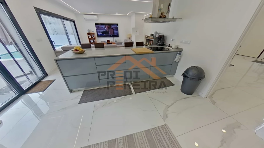 Moradia T3 para Venda em Pontinha e Famões Foto 10