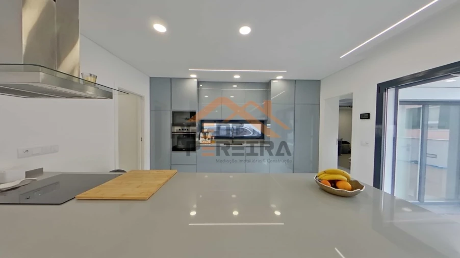 Moradia T3 para Venda em Pontinha e Famões Foto 11