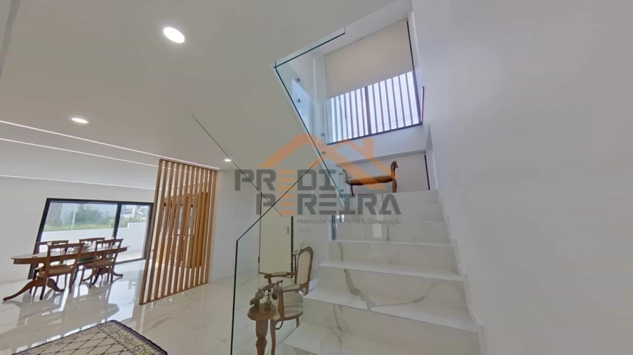 Moradia T3 para Venda em Pontinha e Famões Foto 22