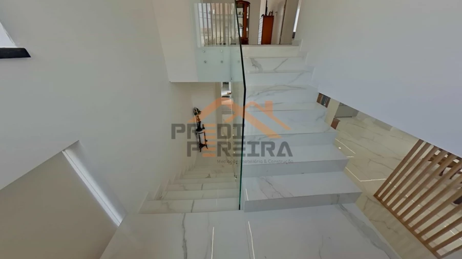 Moradia T3 para Venda em Pontinha e Famões Foto 25