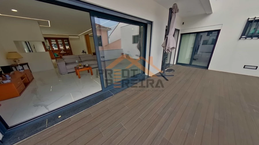 Moradia T3 para Venda em Pontinha e Famões Foto 13