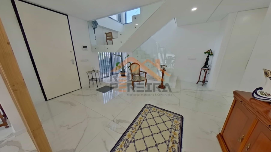 Moradia T3 para Venda em Pontinha e Famões Foto 2