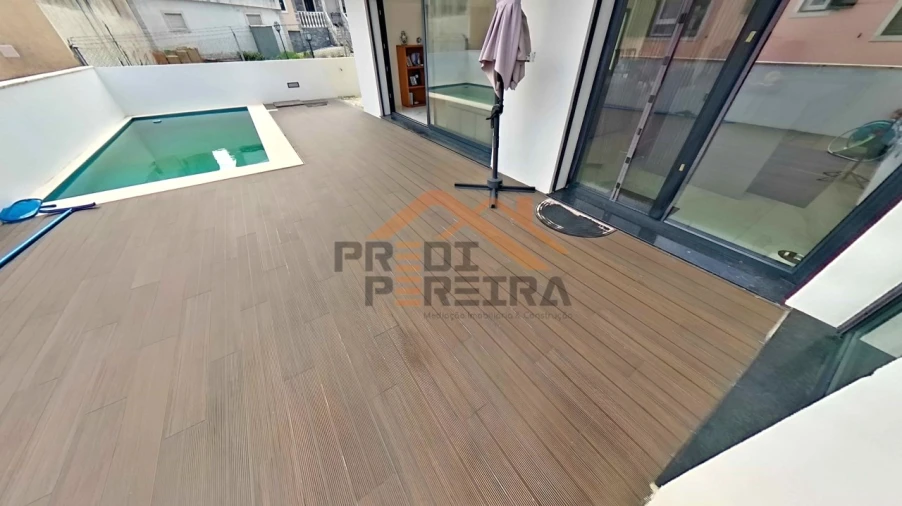 Moradia T3 para Venda em Pontinha e Famões Foto 15