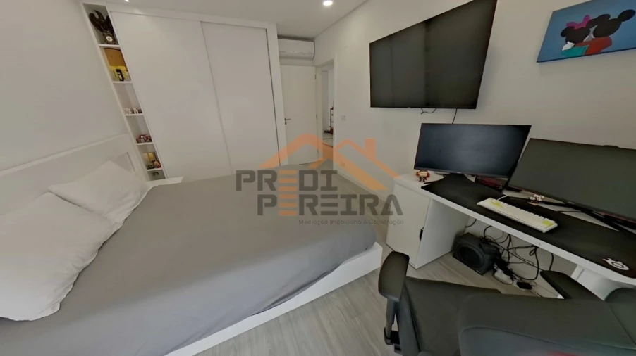 Moradia T3 para Venda em Pontinha e Famões Foto 39