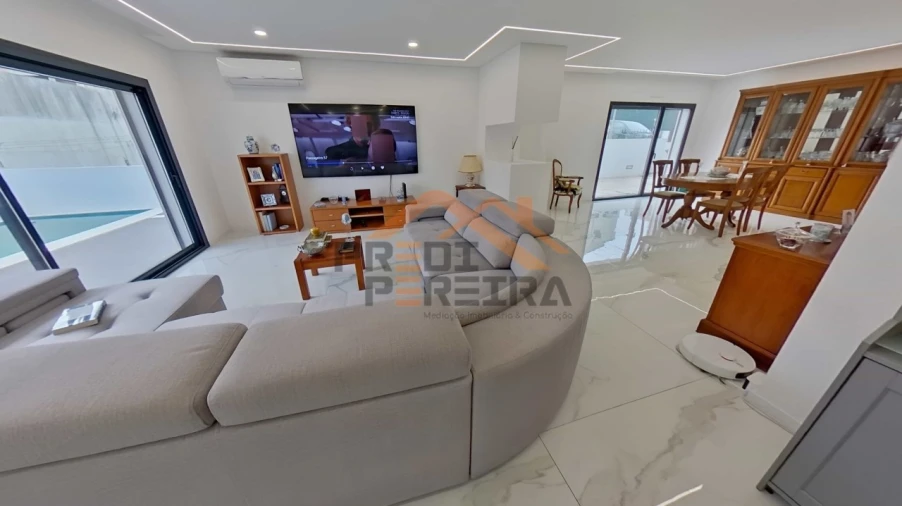 Moradia T3 para Venda em Pontinha e Famões Foto 6