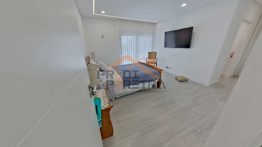 Moradia T3 para Venda em Pontinha e Famões Foto 40