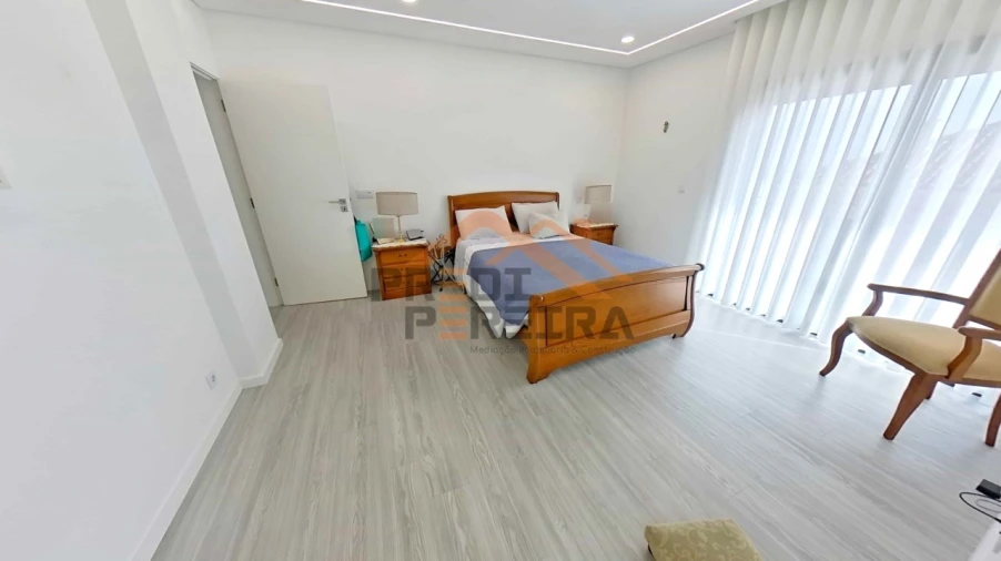 Moradia T3 para Venda em Pontinha e Famões Foto 42