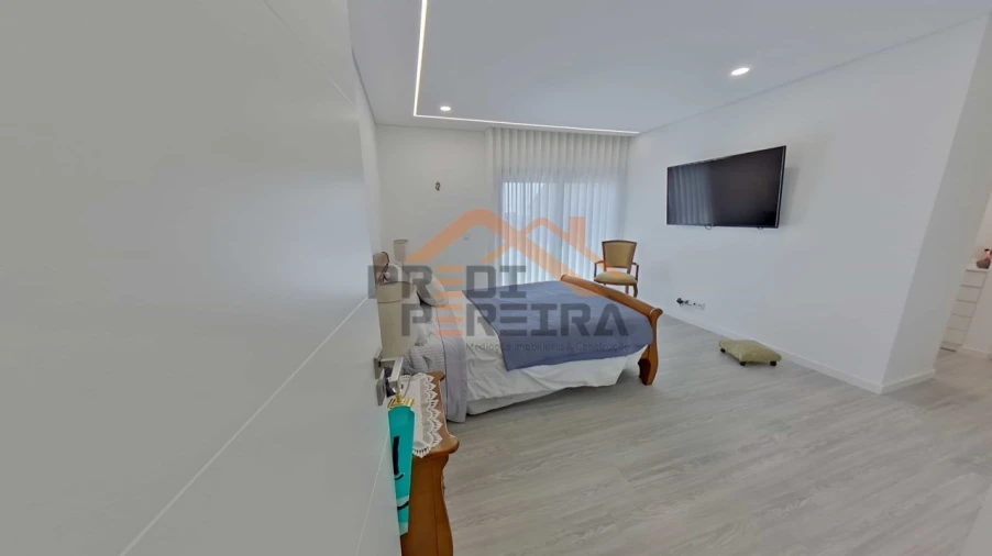 Moradia T3 para Venda em Pontinha e Famões Foto 43