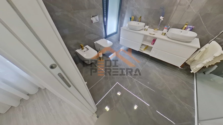 Moradia T3 para Venda em Pontinha e Famões Foto 47