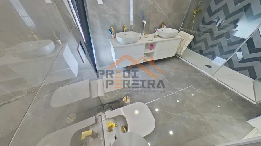 Moradia T3 para Venda em Pontinha e Famões Foto 48