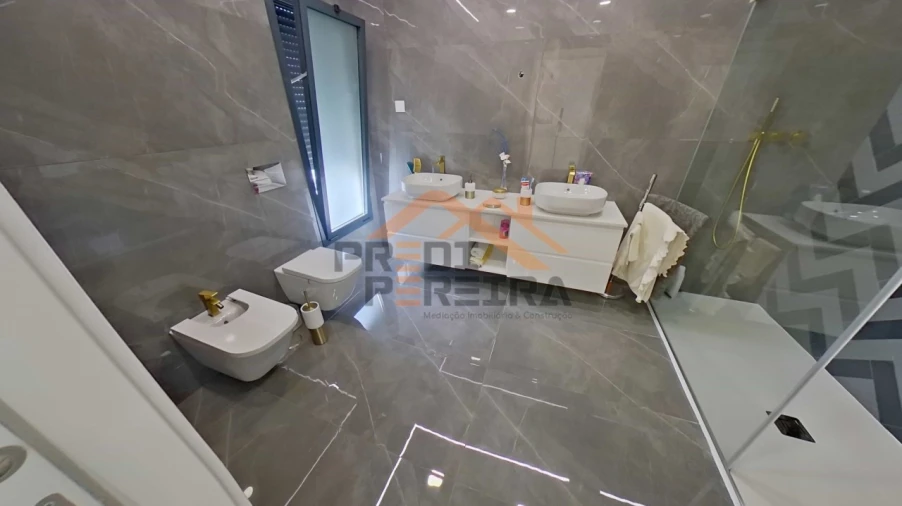 Moradia T3 para Venda em Pontinha e Famões Foto 30