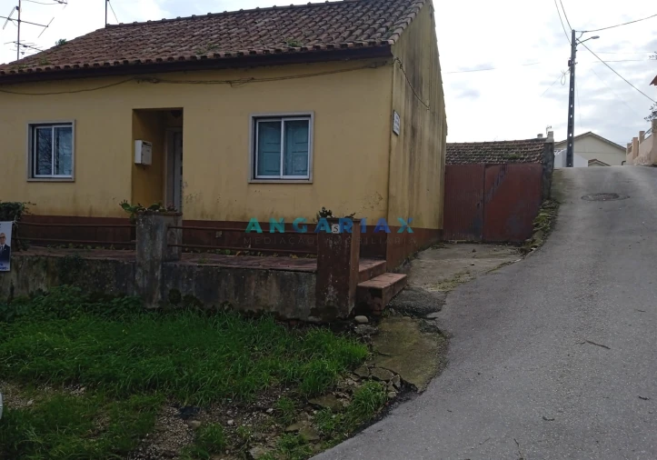 Moradia T2 para Venda em Batalha Foto 1