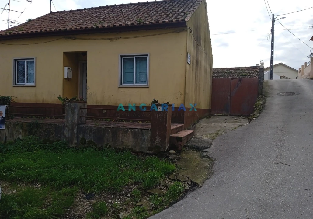 Moradia T2 para Venda em Batalha Foto 1