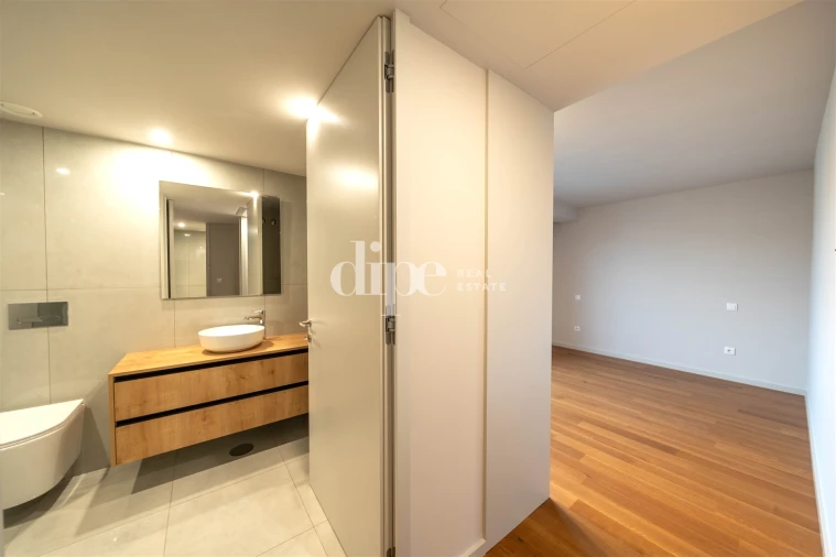 Apartamento T2 para Arrendamento em Urgezes Foto 11