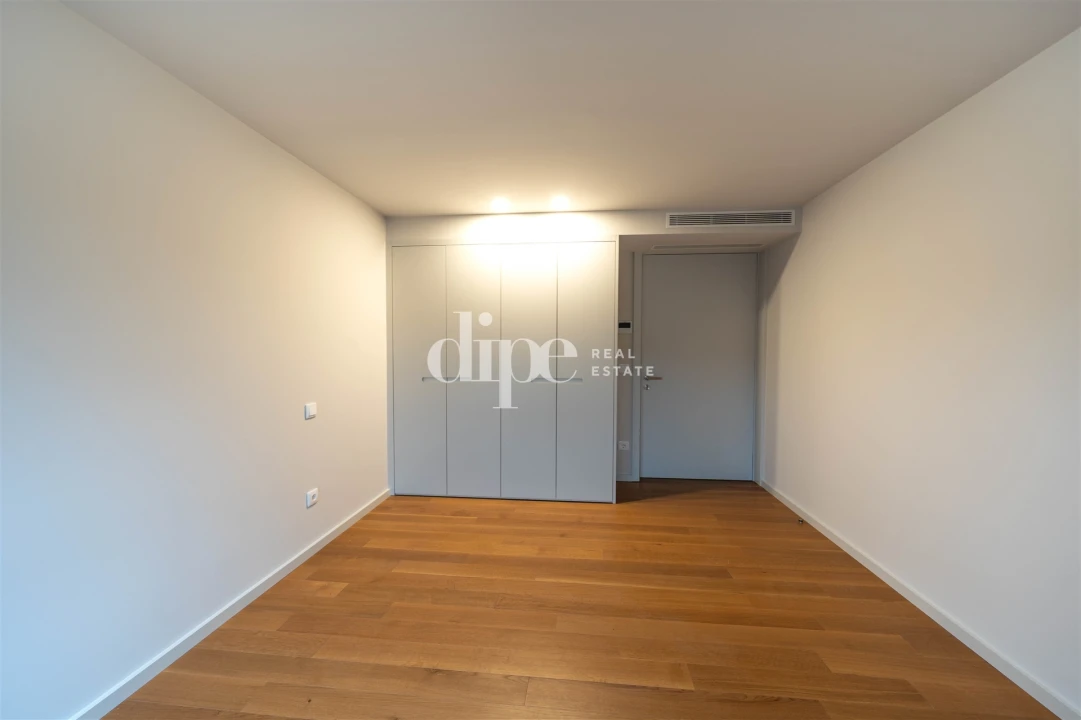 Apartamento T2 para Arrendamento em Urgezes Foto 16
