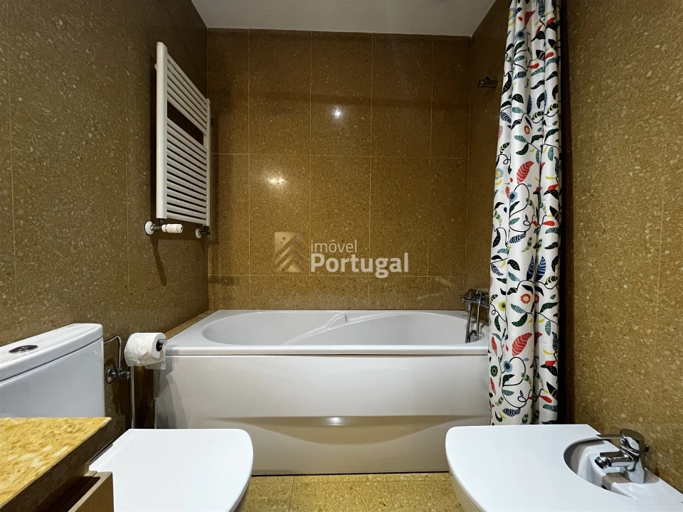 Apartamento T3 para Arrendamento em Lordelo do Ouro e Massarelos Foto 35