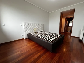 Apartamento T3 para Arrendamento em Lordelo do Ouro e Massarelos