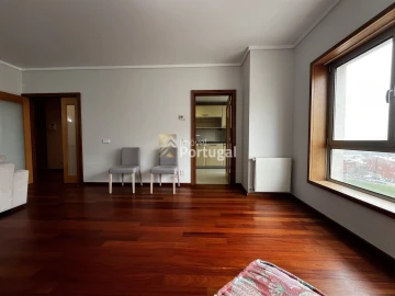 Apartamento T3 para Arrendamento em Lordelo do Ouro e Massarelos